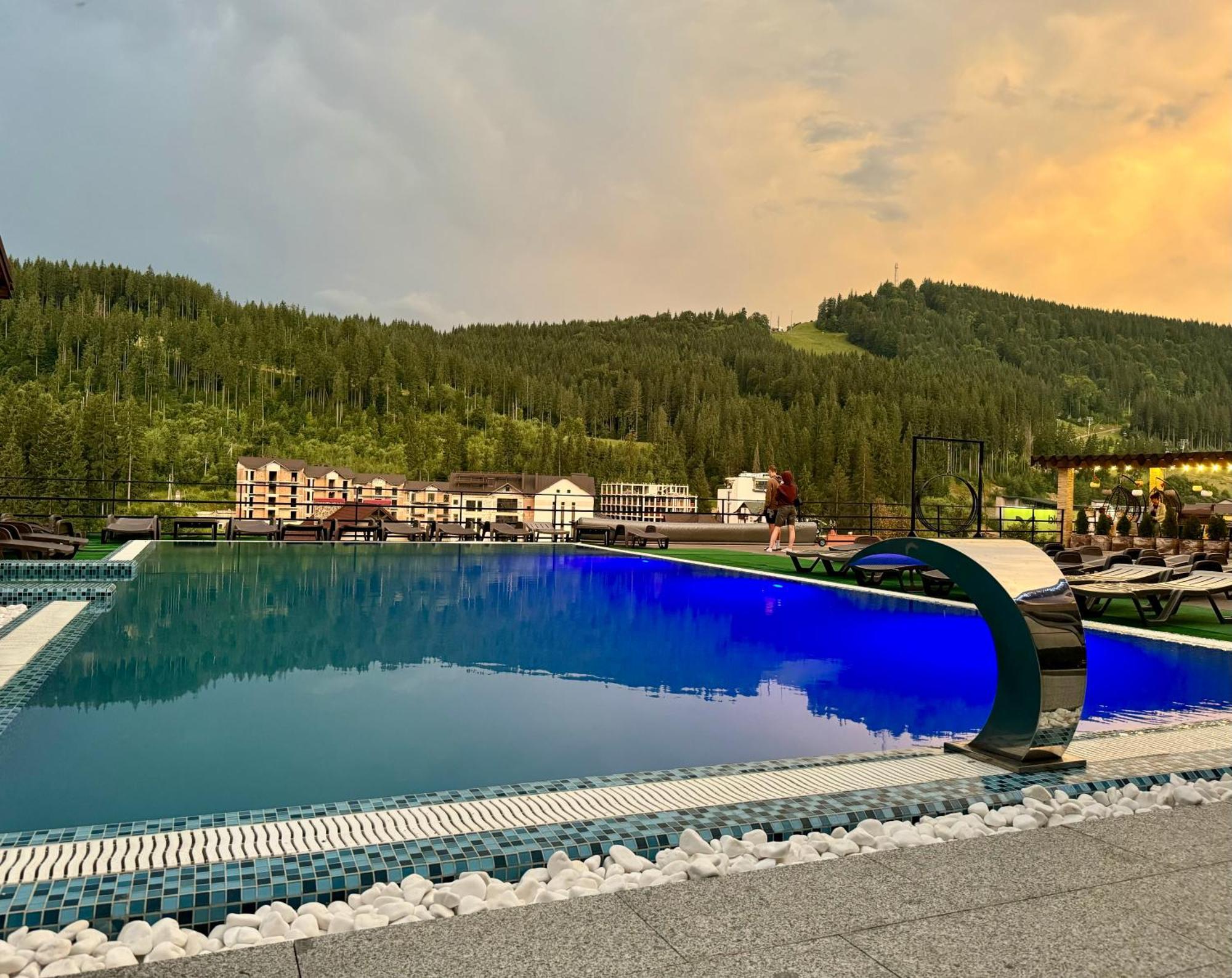 Gold Palace Wellness & Spa Bukovel Ngoại thất bức ảnh